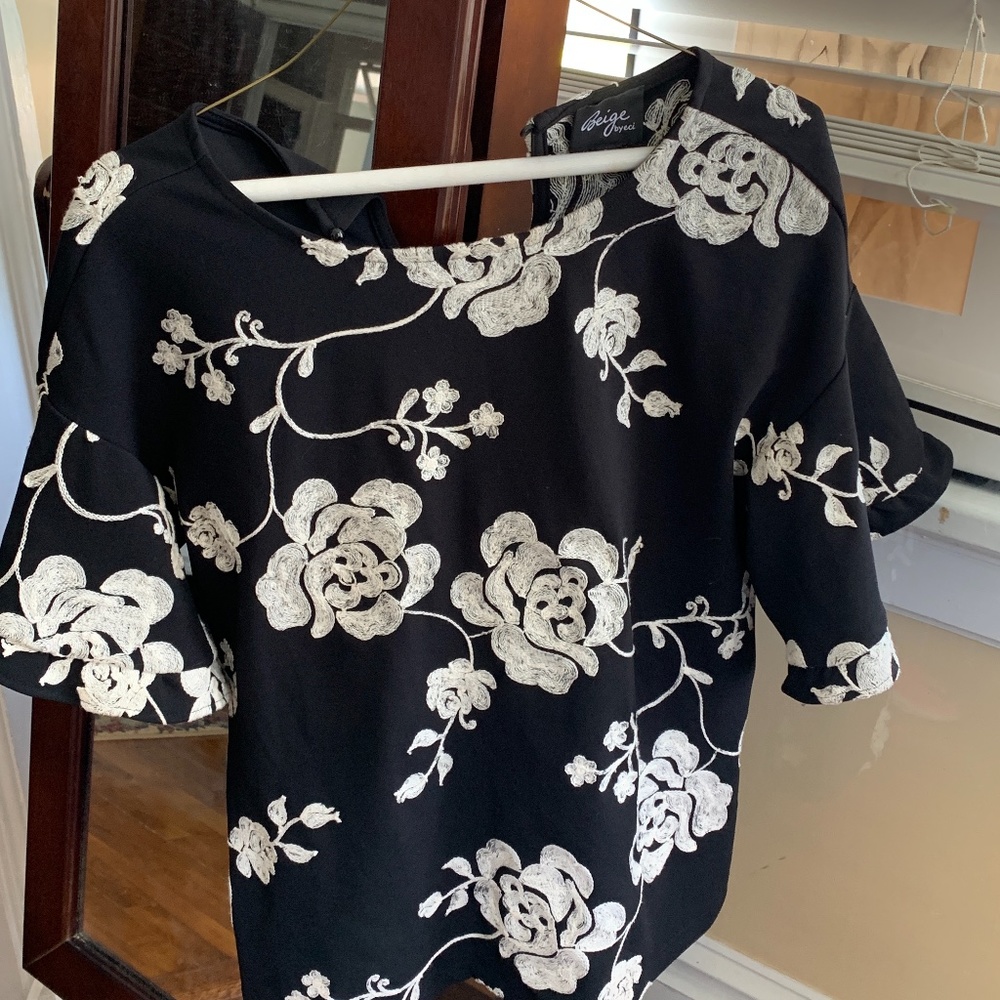 Beige by eco‎ floral blouse. NWOT